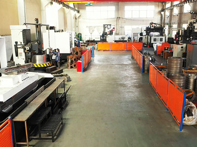 ورشة المعالجة بماكينات CNC للأجزاء ذات الدقة العالية