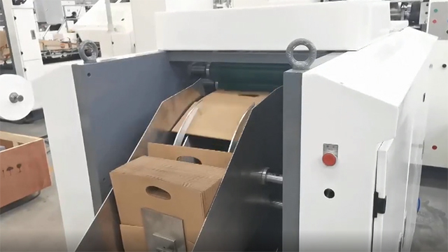 ماكينة تصنيع أكياس ورقية ذات قاعدة مربعة وفتحات للحمل 